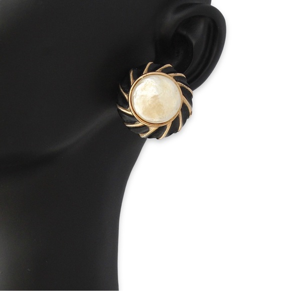 Vintage Marvella Faux Pearl Earrings Screw Back Clip On Gold Plated Black Enamel - Picture 2 of 5
